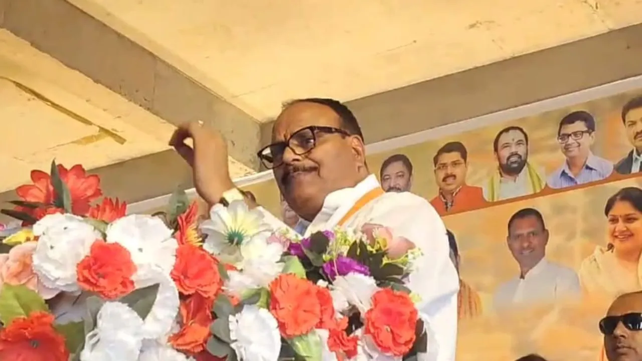 Unnao: डिप्टी सीएम ब्रजेश पाठक बोले- 'कांग्रेस सरकार में आतंकवादी कसाब को जेल में खिलाई गयी बिरयानी' 