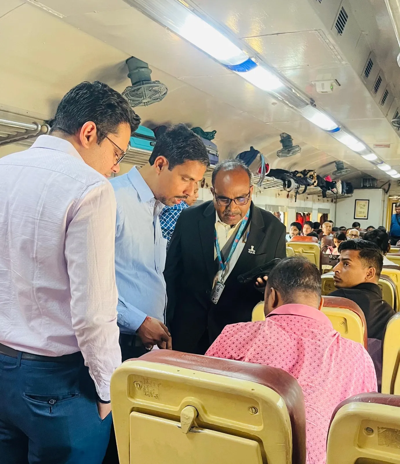 रेलवे ने एक दर्जन ट्रेनों में चलाया अभियान,बिना टिकट यात्रा करते मिले 248 यात्री,वसूला इतना जुर्माना