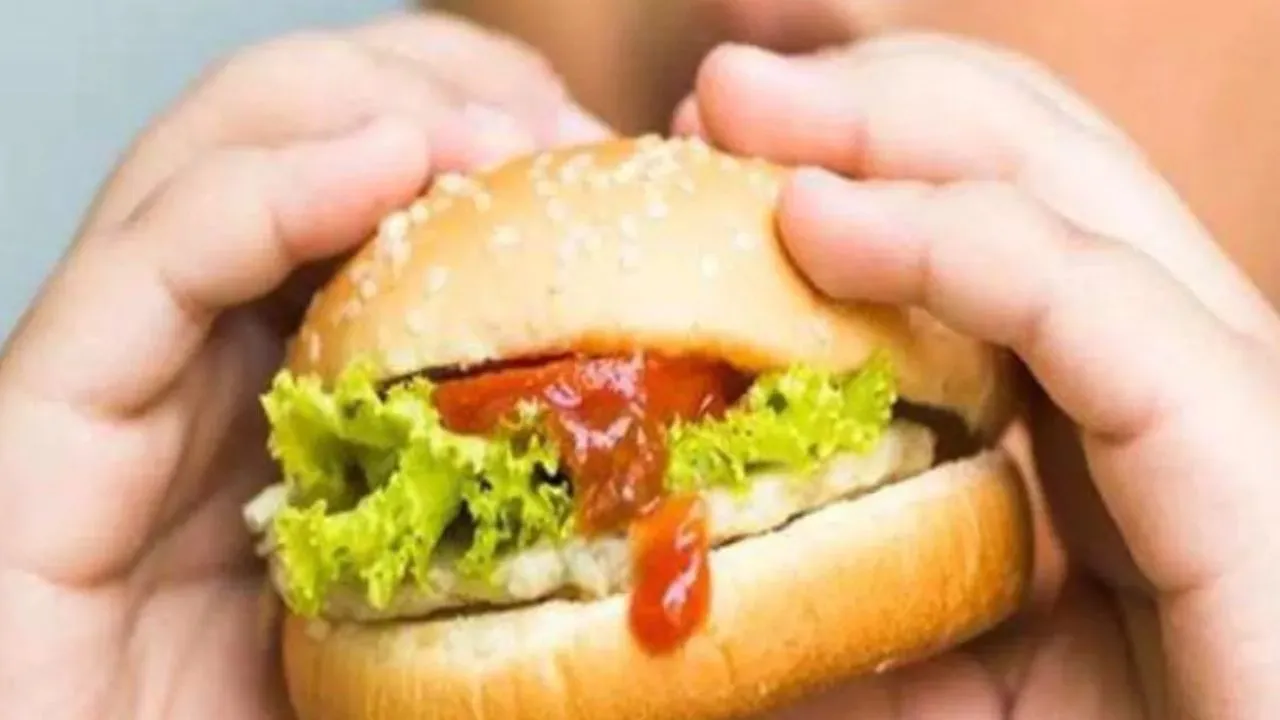 Kanpur: दांतों को समय से पहले खराब कर रहा फास्ट फूड; डॉक्टरों ने बताया- इस तरह रखें दांतों का ख्याल...