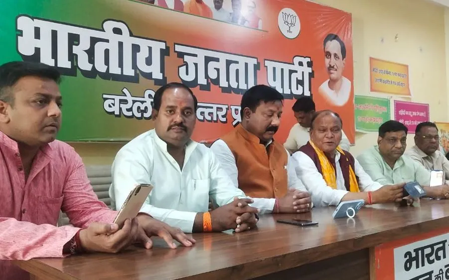 Bareilly News: प्रधानमंत्री ने बूथ अध्यक्ष से पूछा...सरकार से खुश हैं लोग