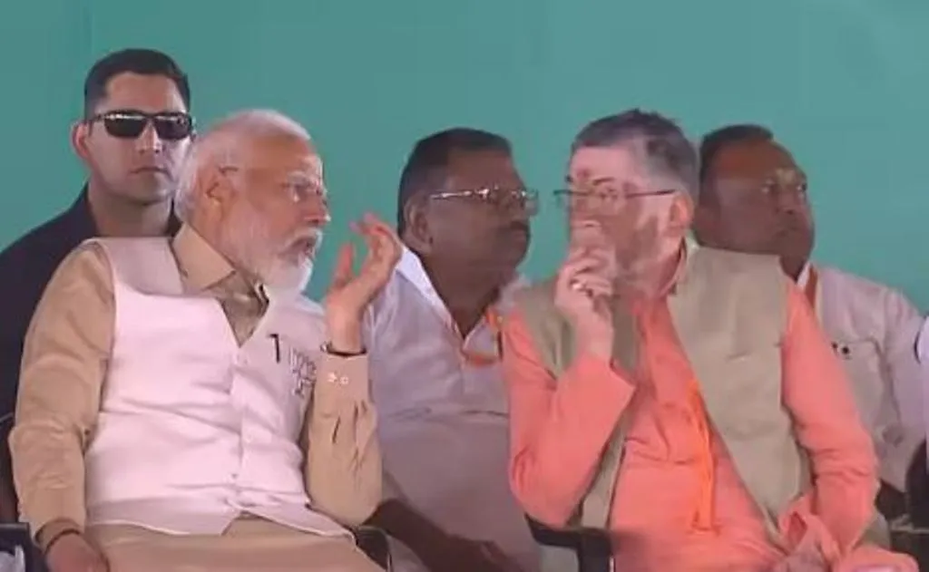 पीएम मोदी की जनसभा में पहुंचे संतोष, बरेली में छाया रहा सन्नाटा