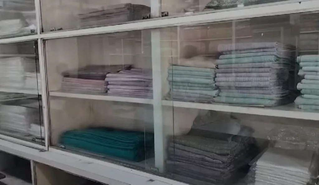 Bareilly News: गर्मी के साथ ही बढ़ गई खादी के कपड़ों की मांग, आ गए तरह-तरह के डिजाइन 