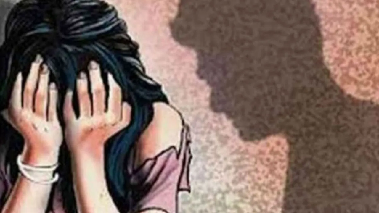 Fatehpur: चॉकलेट दिलाने के बहाने दिन में दो बार किया था दुष्कर्म; आठ साल की बच्ची से रेप का आरोपी गिरफ्तार, भेजा जेल