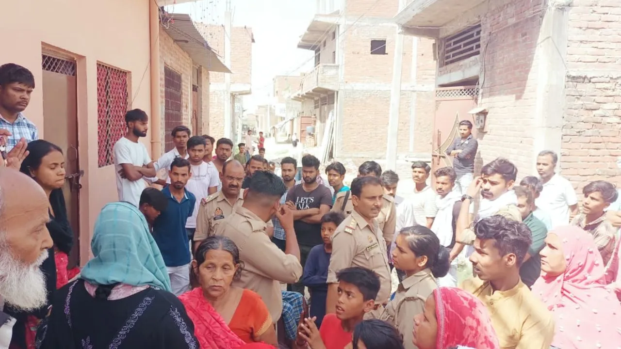 Fatehpur: हाई टेंशन लाइन से टकराया टेंट का पोल, एक युवक की मौत, चार बुरी तरह से झुलसे