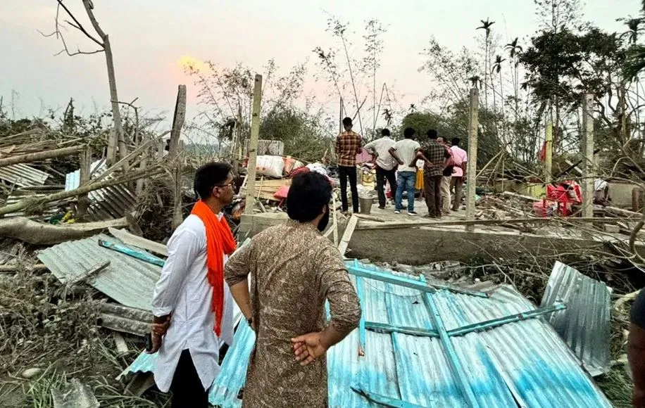 पश्चिम बंगाल में आए तूफान में मरने वालों की संख्या बढ़कर हुई पांच, 100 से अधिक लोग घायल