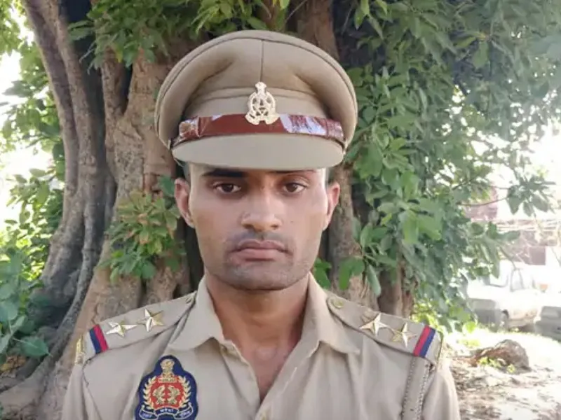 बिजनौर : वाहनों की चेकिंग कर रहा था फर्जी दरोगा, पुलिस को दिखाई अकड़...जानिए फिर क्या हुआ?