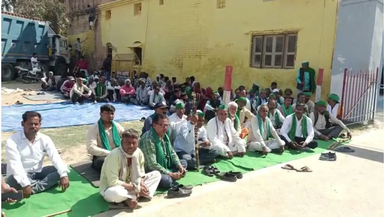 Farrukhabad: किसान नेता के जहर खाने के मामले ने पकड़ा तूल; भाकियू नेता बोले- 'रिपोर्ट न लिखने पर उठाएंगे बड़ा कदम'