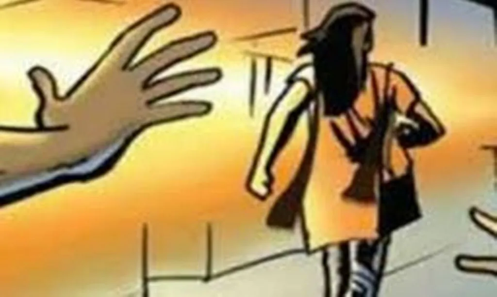 बदायूं: मेले में महिला पर कसी फब्तियां, विरोध पर चले जूते-चप्पल