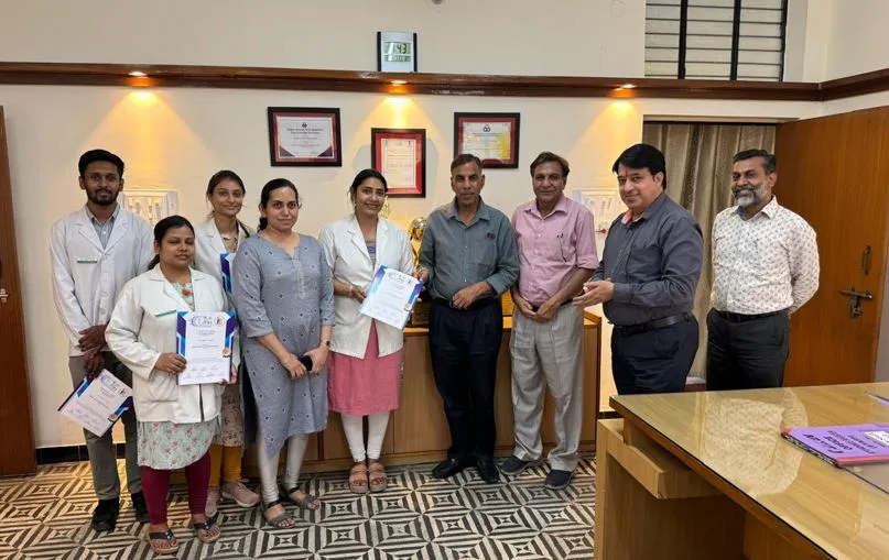 Bareilly News: डेंटल के पीजी छात्रों ने चेन्नई के राष्ट्रीय सम्मेलन में बढ़ाया मान
