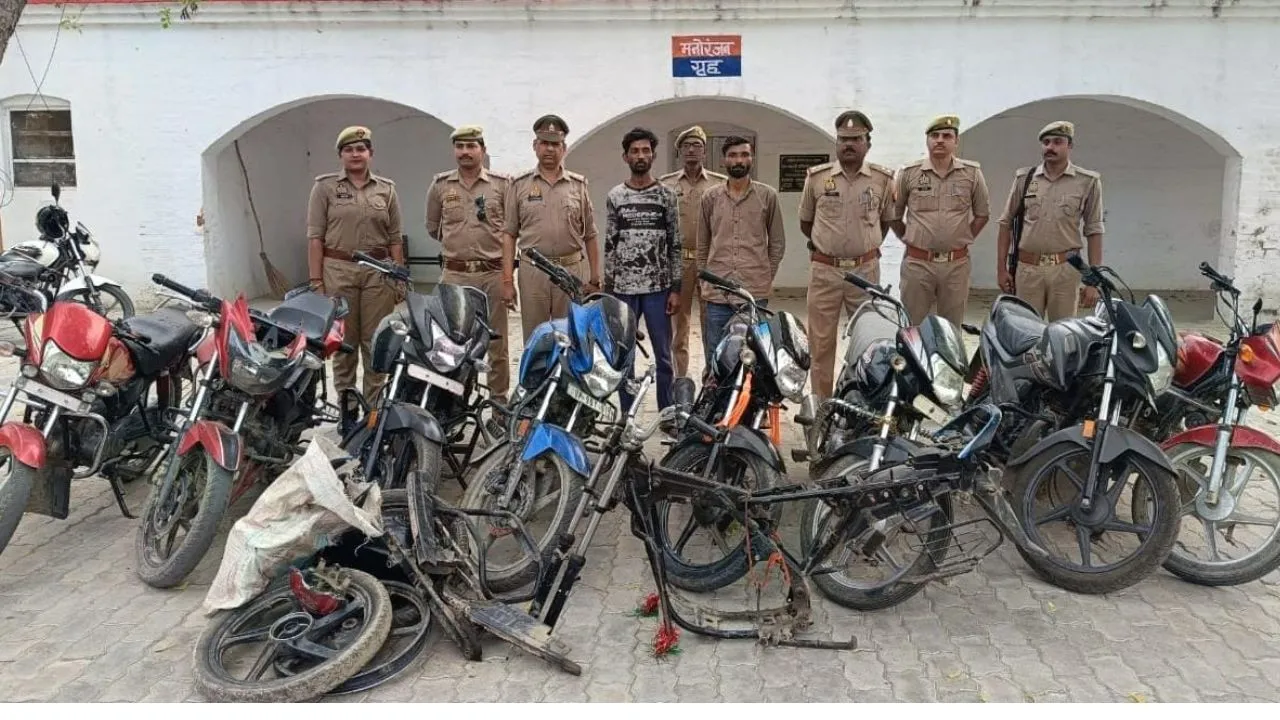 Banda: चोरी की 10 बाइकों के साथ अंतर्जनपदीय दो चोर गिरफ्तार; चोरी की हुई गाड़ियों की नंबर प्लेट बदलकर बेचते थे