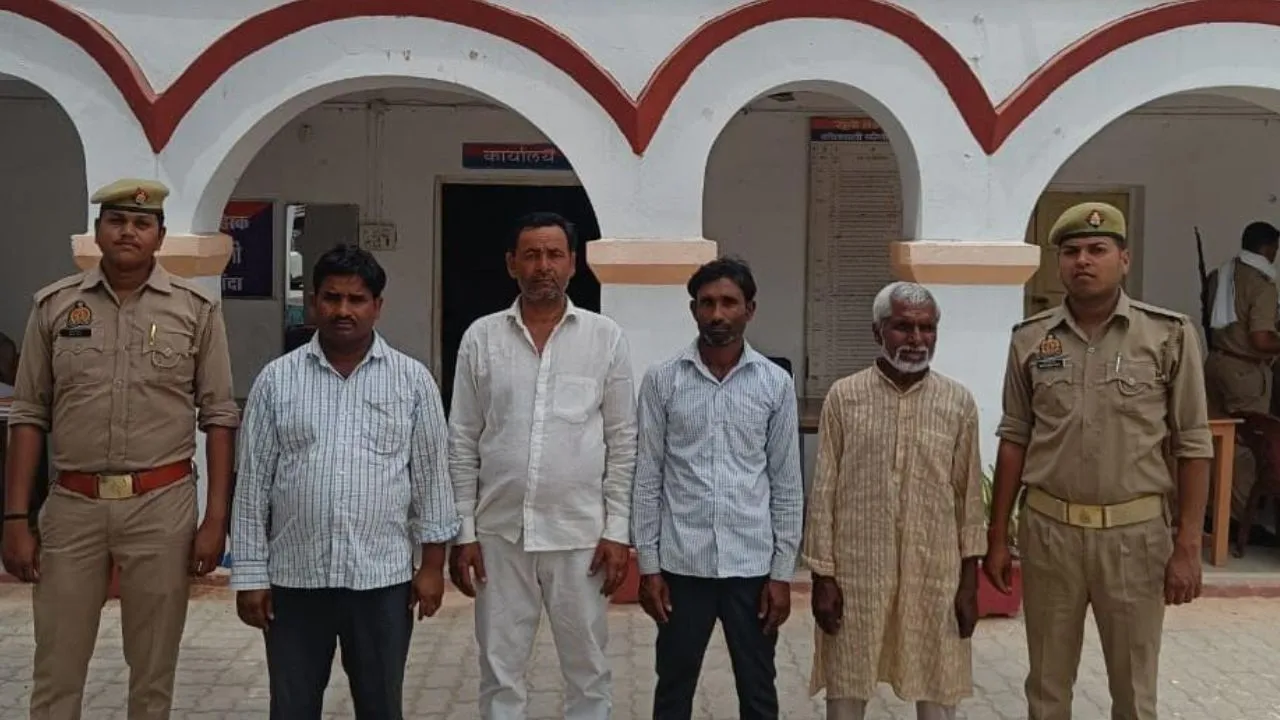 Banda News: लोकसभा चुनाव को लेकर अलर्ट मोड पर पुलिस...नौ वारंटियों को किया गिरफ्तार