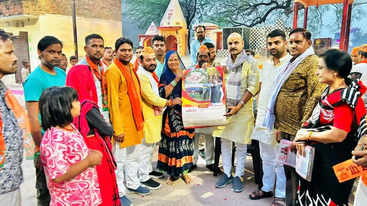 Banda: विधायक ने आधा दर्जन गांवों और मोहल्लों का भ्रमण कर जानी समस्याएं...अबकी बार 400 पार का नारा किया बुलंद