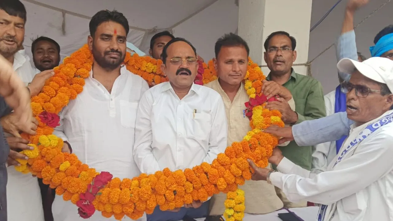 Lok Sabha Chunav 2024: बसपा ने ब्राह्मण प्रत्याशी पर खेला दांव, मयंक द्विवेदी को बनाया प्रत्याशी