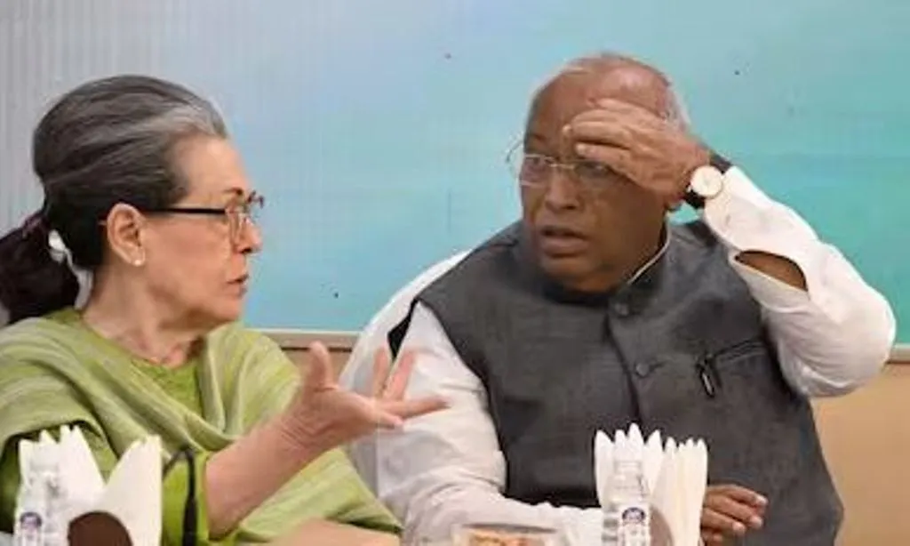 कांग्रेस सीईसी की बैठक खत्म...अमेठी, रायबरेली पर नहीं हो सका फैसला 