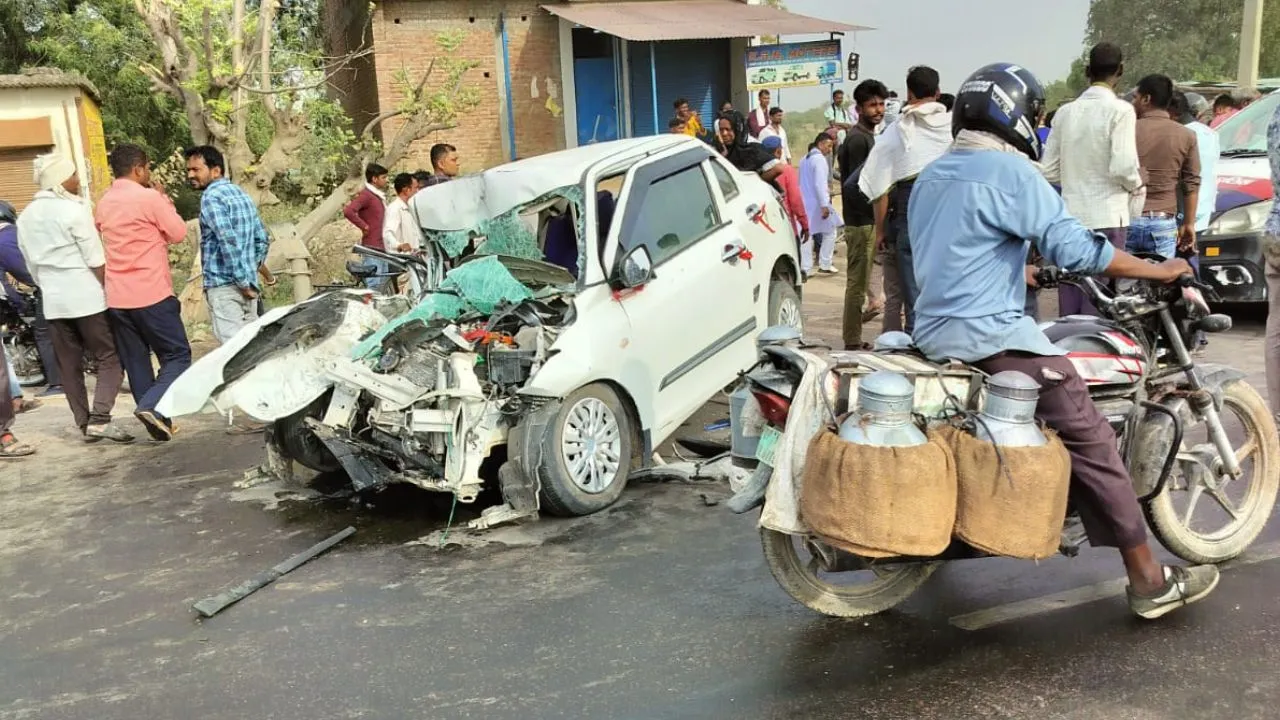 Kanpur: डंपर और कार में आमने-सामने भिड़ंत...तीन की मौके पर मौत, दो घायल, हादसे के बाद कानपुर-सागर हाईवे पर लगा जाम