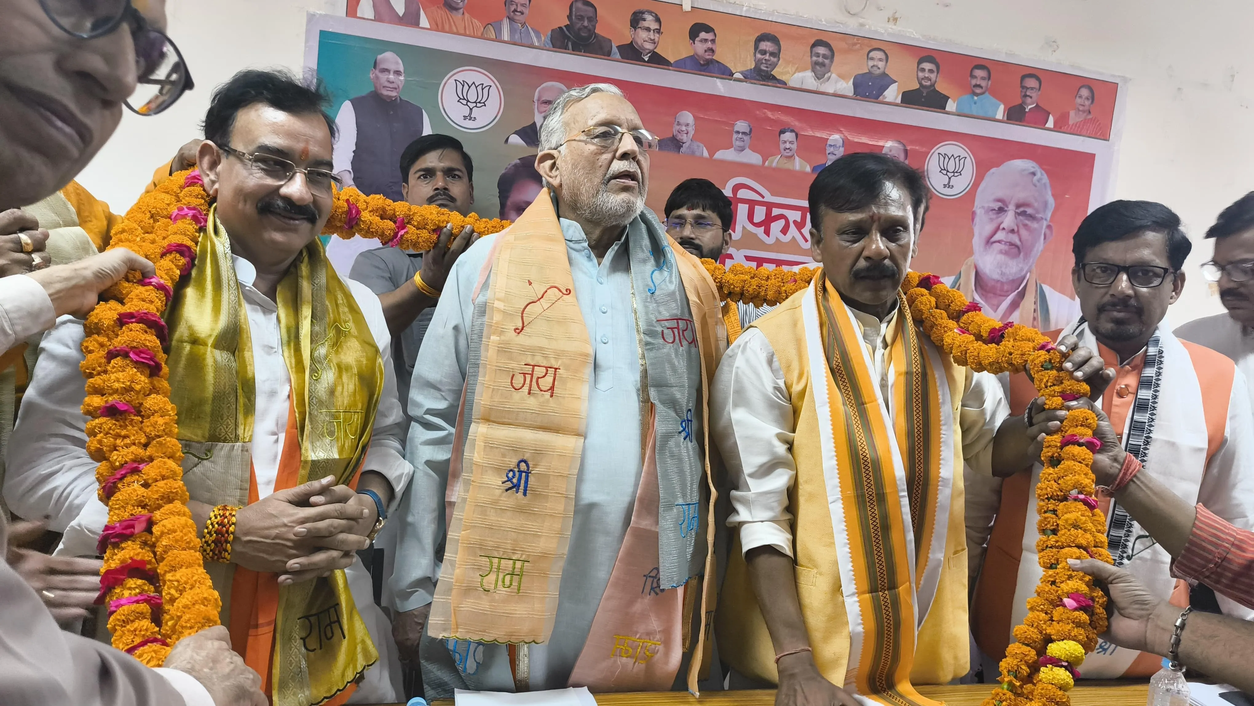 व्यापारी बोले फिर एक बार मोदी सरकार,राजनाथ सिंह को विजयी बनायें लखनऊ की जनता