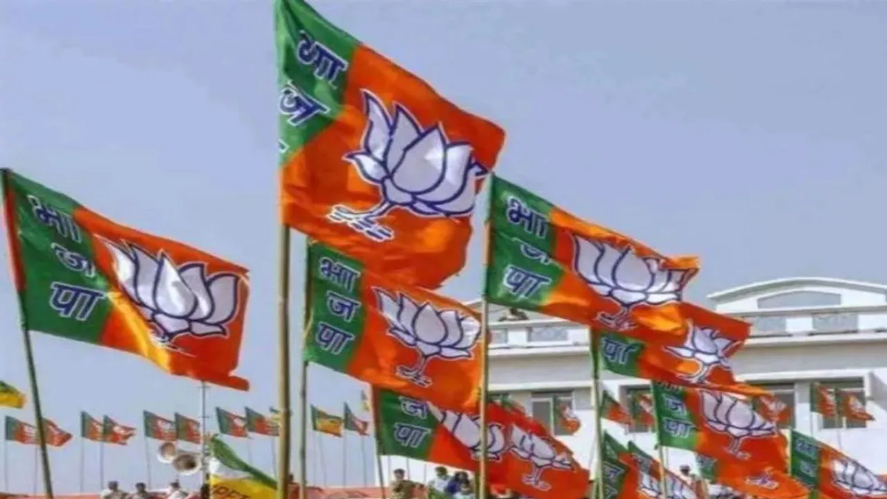 Kanpur: अंबेडकर जयंती पर याद किये गये बाबा साहेब; पुष्पांजलि कर दी गई श्रद्धांजलि, BJP ने बूथ सम्मेलन की बनाई रणनीति