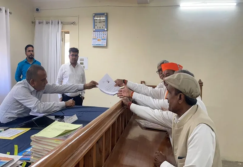 अमरोहा : भाजपा उम्मीदवार कंवर सिंह ने कराया नामांकन, प्रदेश अध्यक्ष भूपेंद्र चौधरी बोले- अबकी बार 400 पार