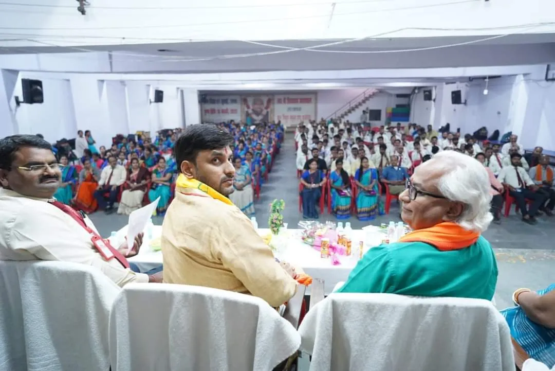 राजनाथ को तीसरी बार चुनकर लखनऊ को विश्व स्तरीय शहर बनाने में अपना योगदान दें