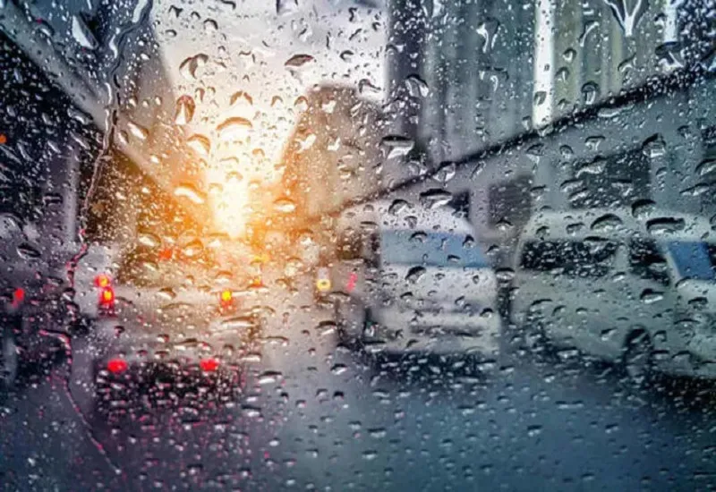 यूएई में रिकॉर्ड तोड़ बारिश, भारतीय दूतावास ने भारतीय नागरिकों को गैर-जरूरी यात्रा से बचने की दी सलाह 