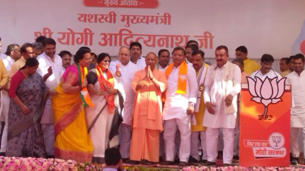 Etawah: सीएम योगी बोले- 'सपा सरकार में माफियाओं को खिलाई जाती थी बिरयानी', सरकार की गिनाई उपलब्धियां 