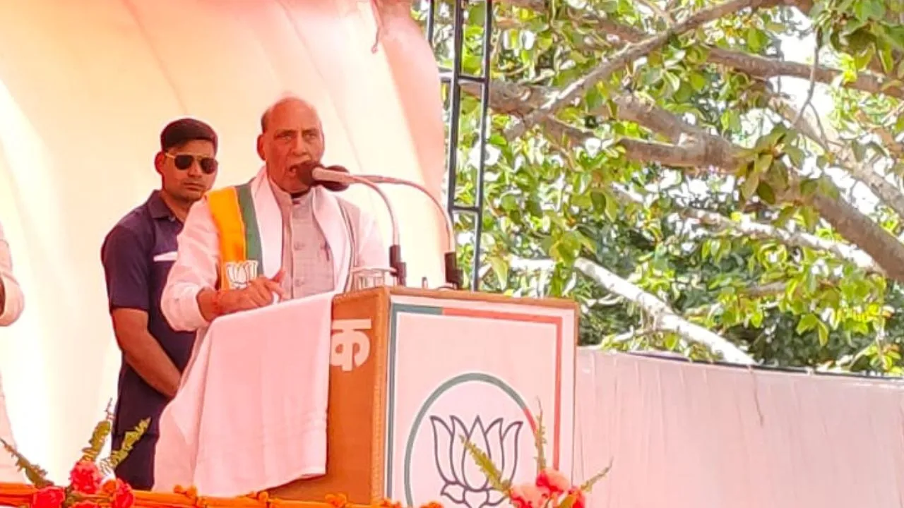 Kanpur Dehat: रक्षामंत्री राजनाथ सिंह बोले- 'कांग्रेस-सपा के बारे में लोग पूछेंगे तो जवाब मिलेगा कौन सी पार्टी'