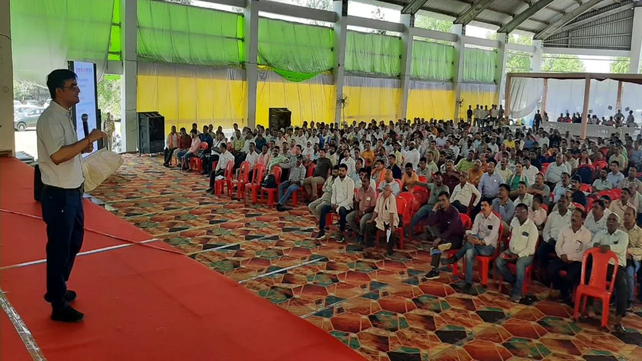 बाराबंकी: रेंडमाइजेशन के बाद खुले ईवीएम गोदाम के ताले