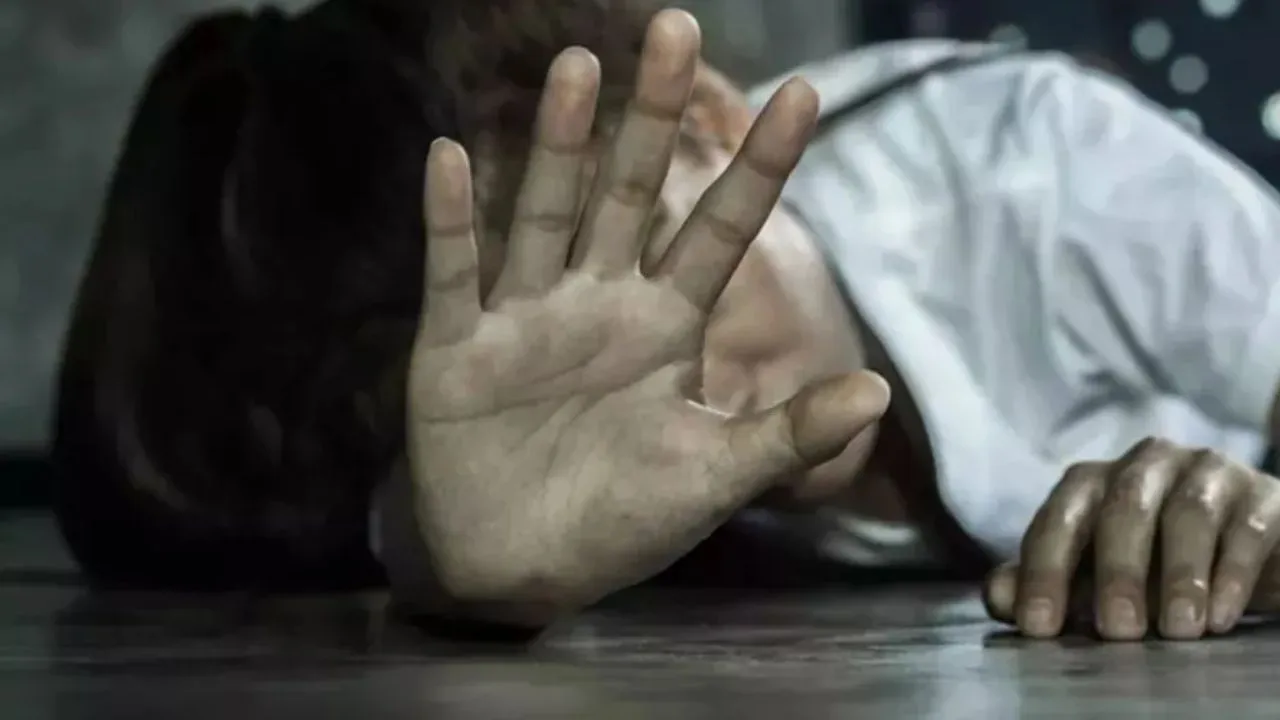 Kannauj: तीन बच्चों के पिता ने किशोरी को बनाया हबस का शिकार, फिर दी धमकी, इस तरह सच आया सामने