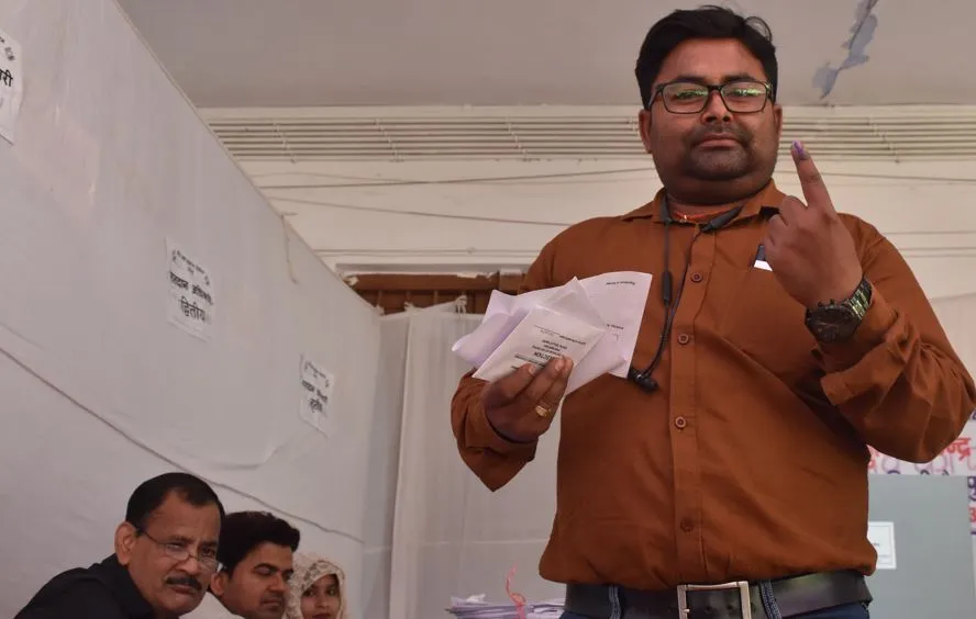 Bareilly News: पहले दिन पोस्टल बैलेट से 333 मतदान कार्मिकों ने डाले वोट