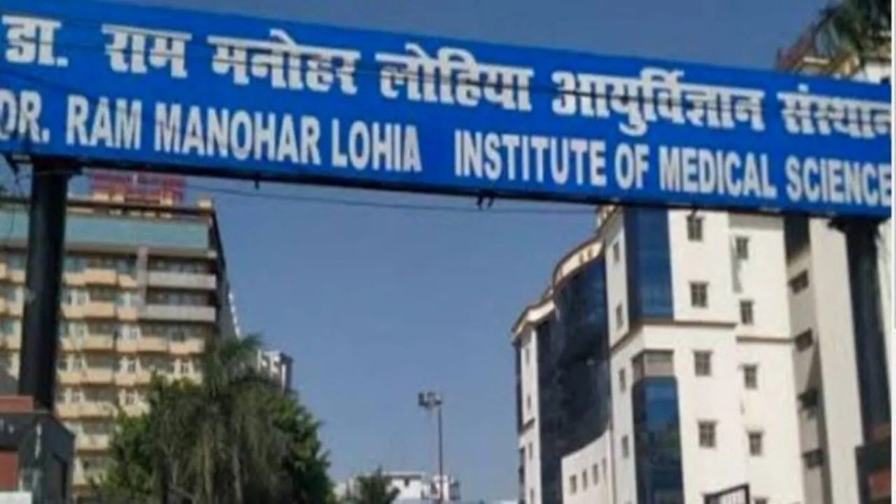 लखनऊ: आउटसोर्सिंग कर्मियों को नहीं मिला वेतन, कर्मचारियों के सामने जीवन यापन का संकट