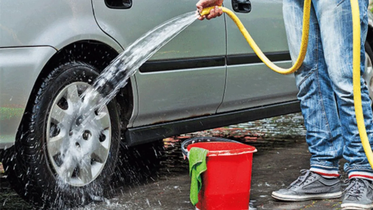 Kanpur: नियम बनाकर भूले; गर्मी बढ़ने पर भी मानक के विपरीत चल रहे वाहन धुलाई सेंटर, पानी की हो रही बर्बादी