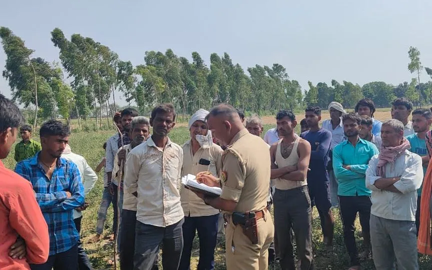 बदायूं: पेड़ पर लटका मिला चार दिन से लापता युवक का शव, परिवार में मचा कोहराम 