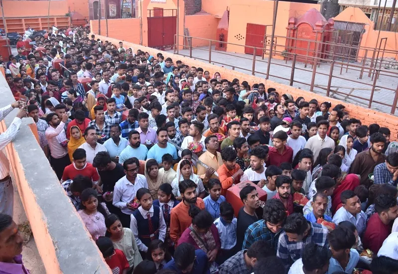 मुरादाबाद : नवरात्र के पहले दिन मंदिरों में जुटी भक्तों की भीड़, पूजा-अर्चना कर मांगा आशीर्वाद