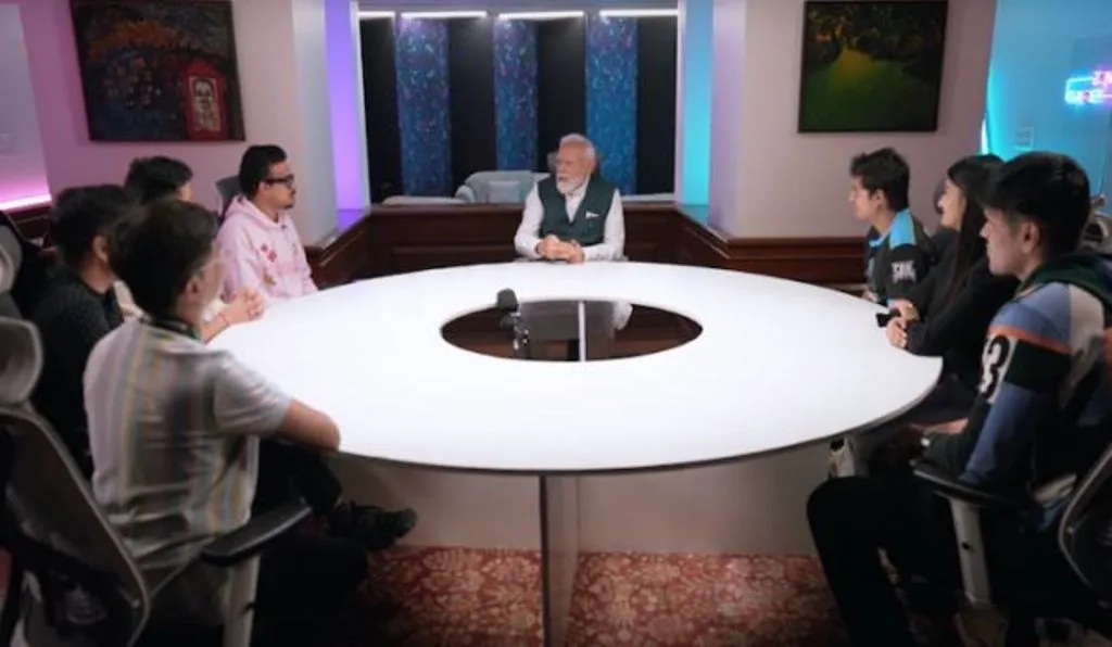 PM मोदी ने देश के शीर्ष ‘गेमर्स’ के साथ किया संवाद, कुछ खेलों में भी आजमाया अपना हाथ 