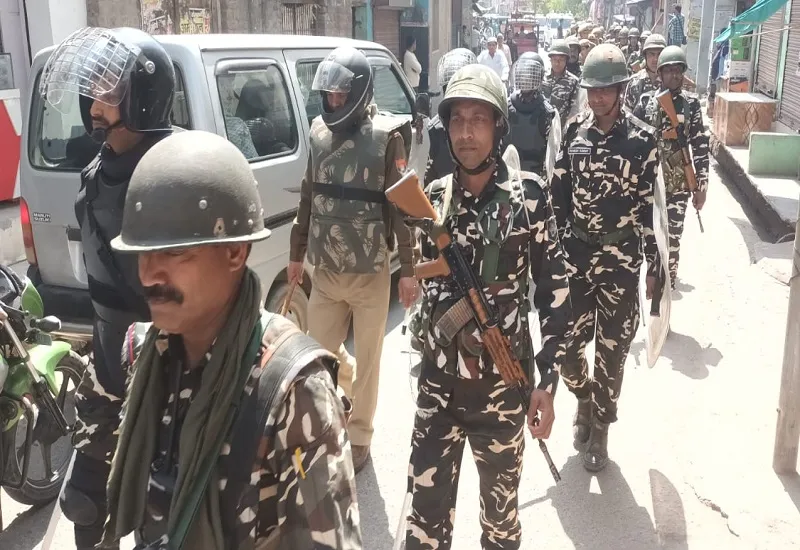 संभल : जुमा अलविदा पर कड़े सुरक्षा प्रबंध, पुलिस प्रशासन की हर तरफ निगरानी