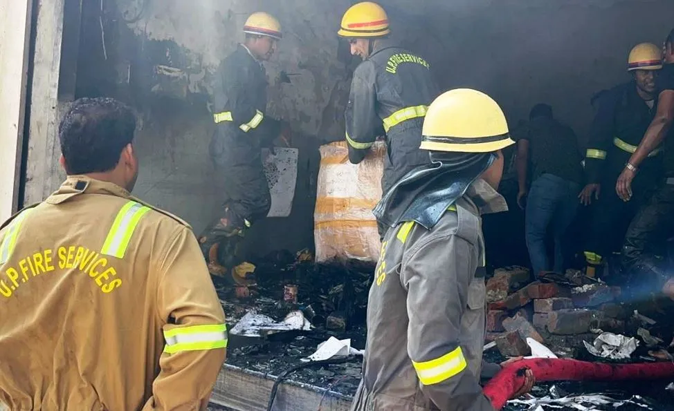 पीलीभीत: शॉर्ट सर्किट से लैब में लगी आग, दमकल की तीन गाड़ियों ने बमुश्किल पाया काबू