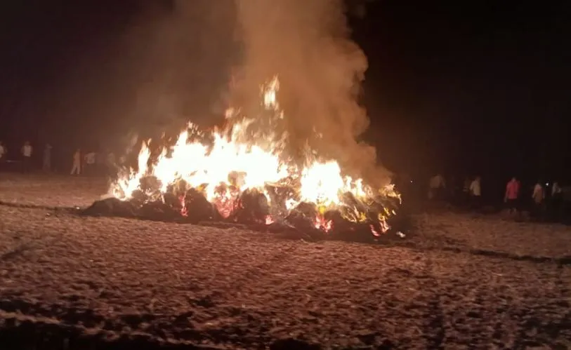 शाहजहांपुर: आग ने बरपाया कहर, कई बीघा गेहूं की फसल हुई राख