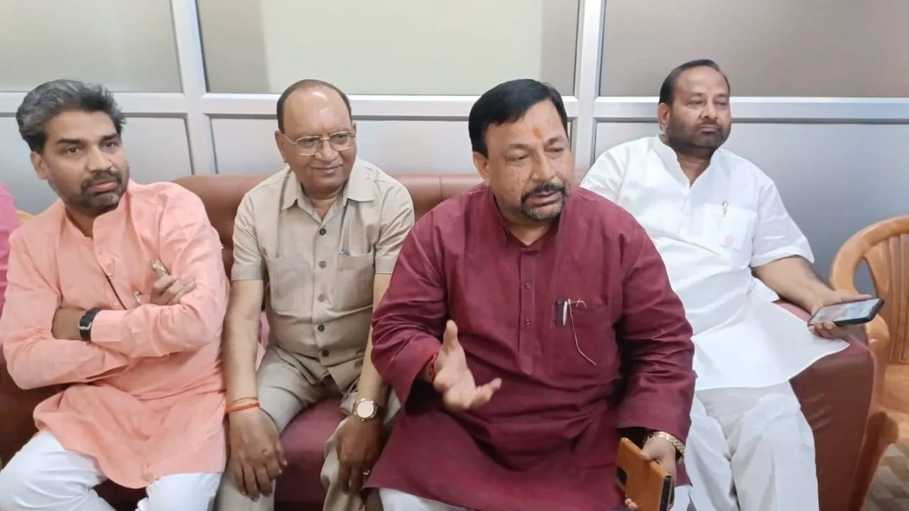 Farrukhabad: सांसद मुकेश राजपूत का वीडियो वायरल, सपा सुप्रीमो अखिलेश यादव ने किया ट्टीट, सूप बोले तो...