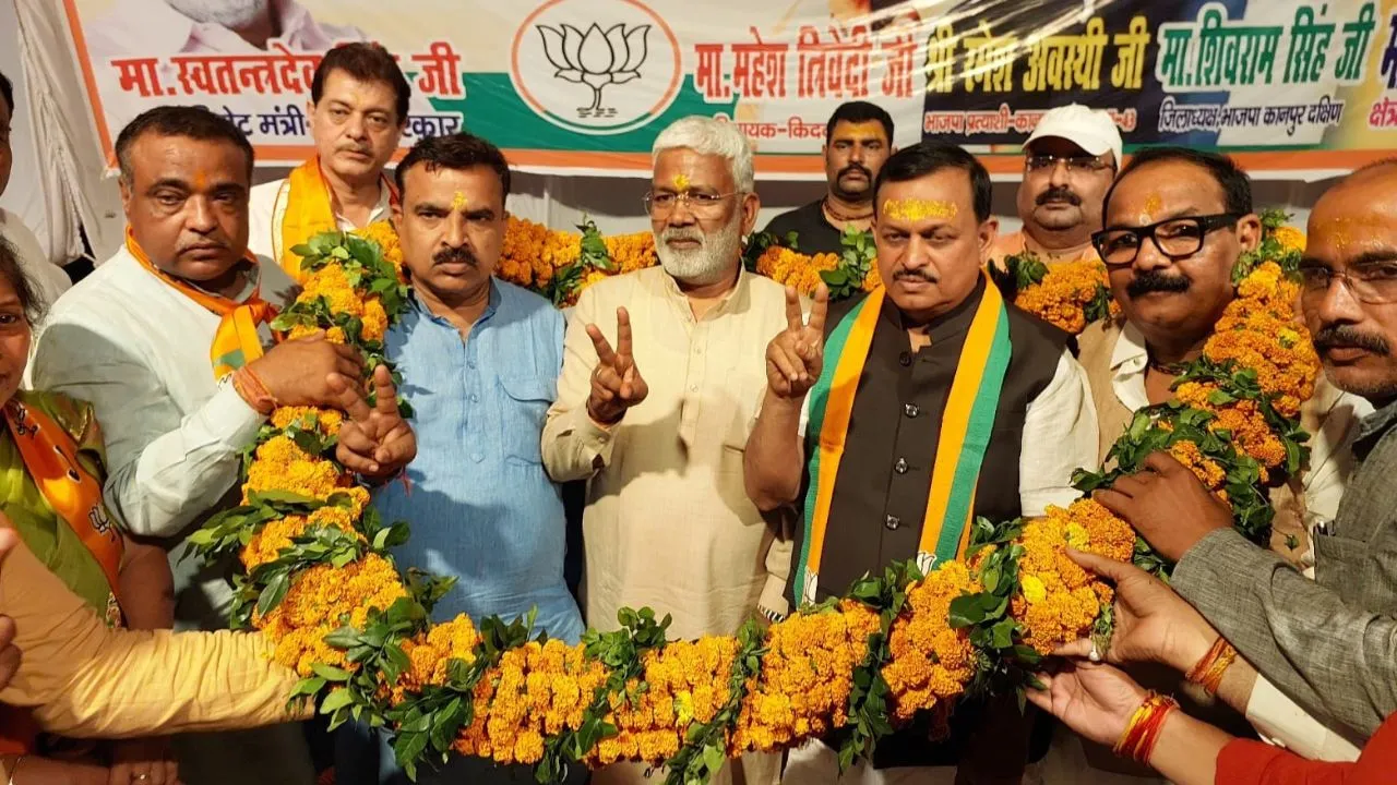 Kanpur: जलशक्ति मंत्री स्वतंत्र देव ने सिखाये बूथ प्रबंधन के गुर; विपक्ष पर गरजे, बोले- 'सपा और बसपा चुनाव मैदान से हो गईं गायब' 