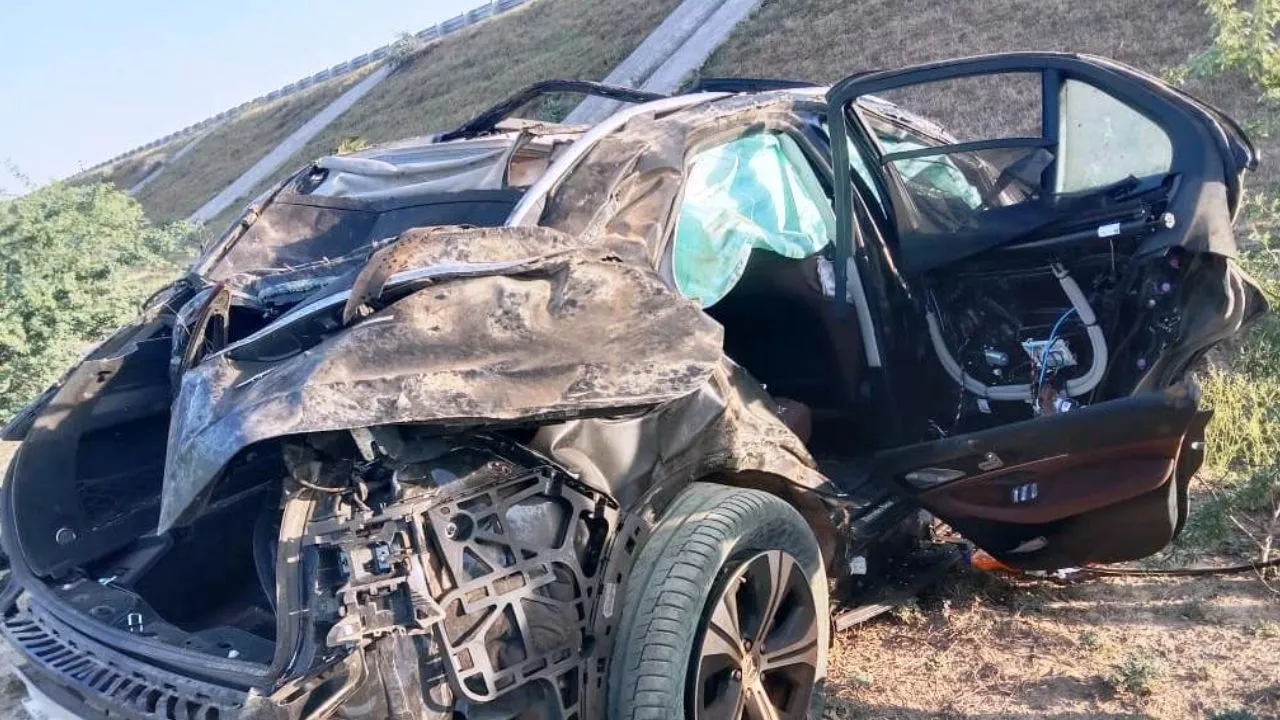 Hamirpur Accident: बुंदेलखंड एक्सप्रेस-वे पर तेज रफ्तार कार अनियंत्रित होकर फ्लाईओवर से नीचे गिरी; चार युवक गंभीर रूप से घायल 