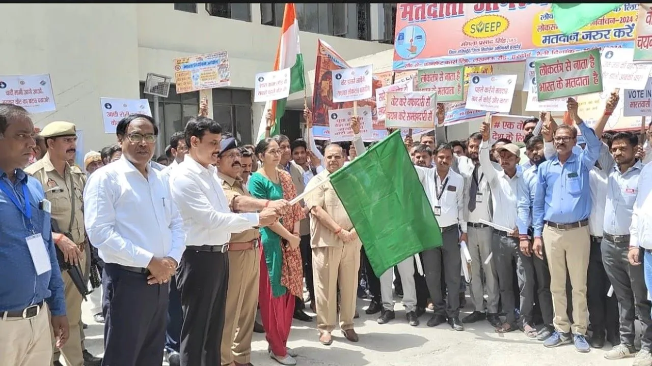 हरदोई: युवा उद्यमियों ने दिया मतदान का संदेश