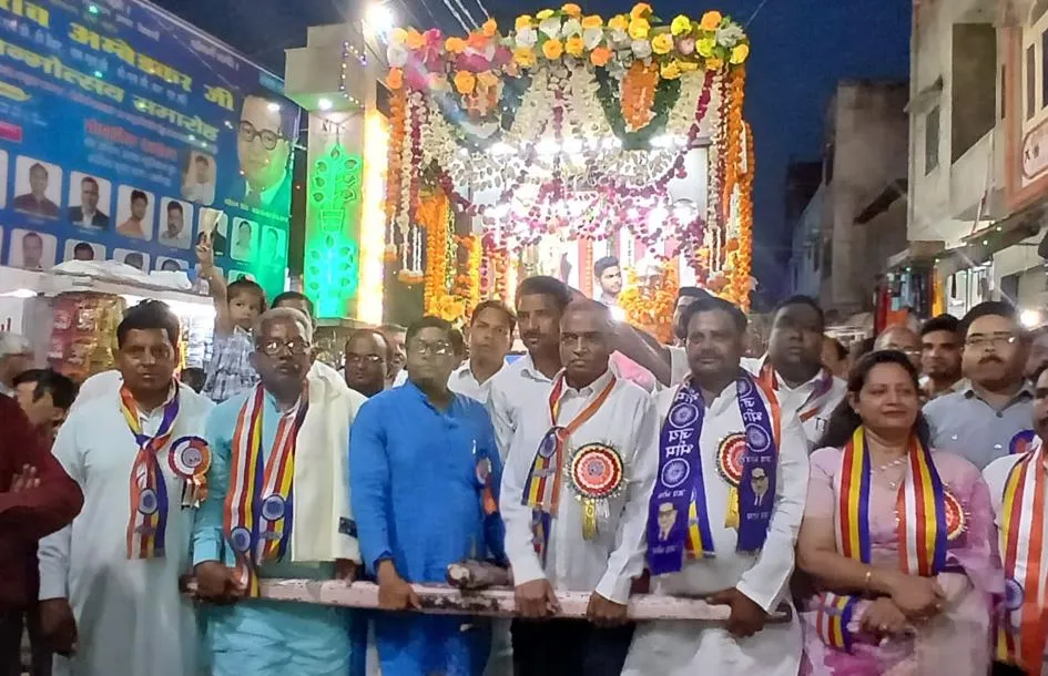 कासगंज: धूमधाम से मनाई गई संविधान शिल्पी डॉ. आंबेडकर की जयंती, शहर और कस्बों में निकाली गई शोभायात्रा 