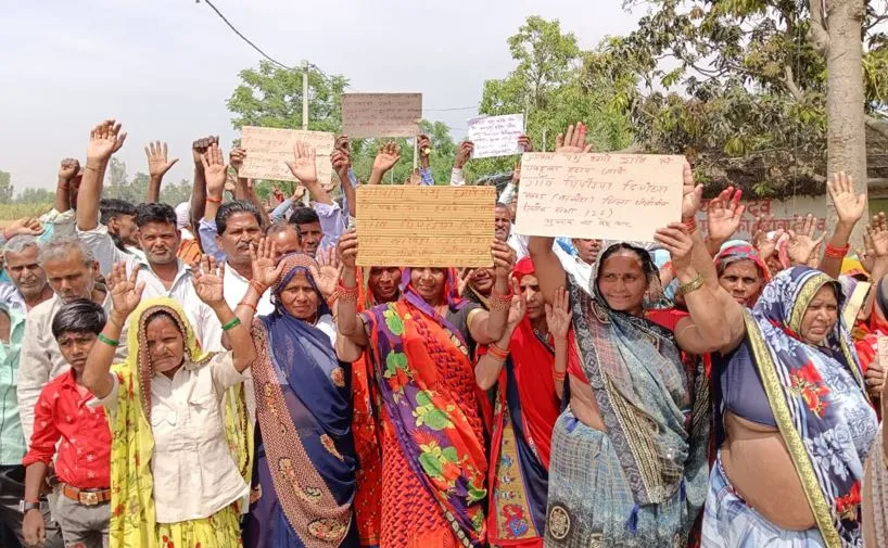 पीलीभीत: सड़क तो कहीं छुट्टा पशु बन गए मुद्दा...समाधान की मांग, मतदान बहिष्कार की चेतावनी, जानिए पूरा मामला 