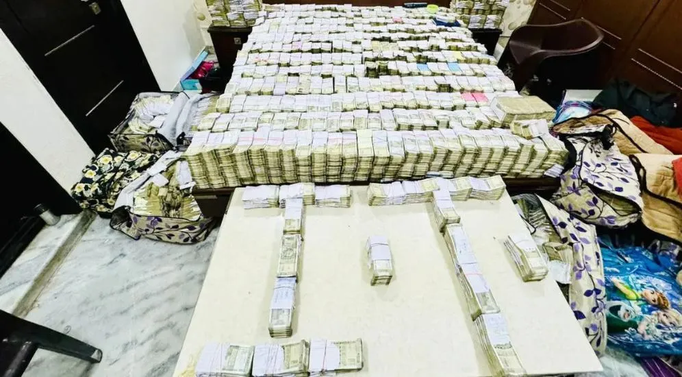 आगरा में आयकर विभाग का छापा, जूता कारोबारियों से 40 करोड़ रुपये की नकदी बरामद 