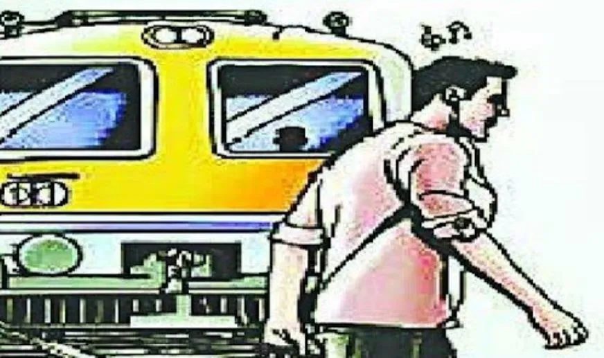 लखीमपुर-खीरी: ट्रेन से कटकर युवक की मौत, कान में लगा रखी थी ईयर फोन 