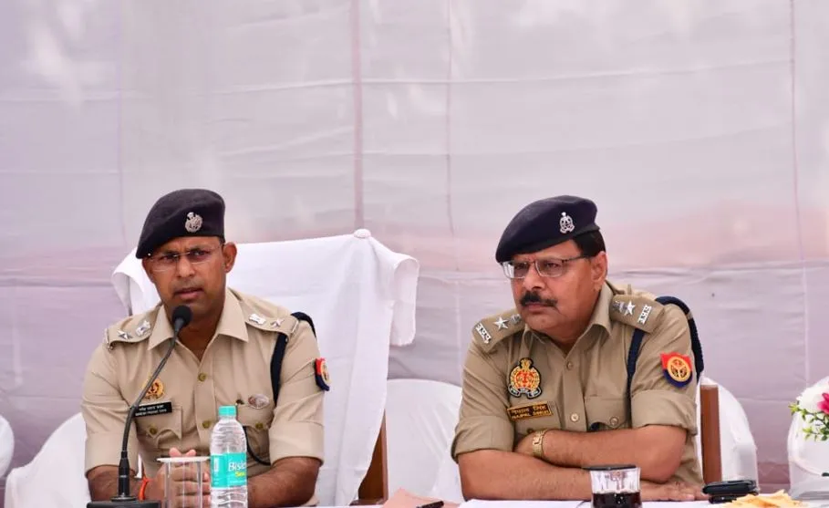 गोंडा-सिद्धार्थनगर और कुशीनगर में मतदान संपन्न कराएगी खीरी पुलिस, 2805 पुलिसकर्मी रवाना