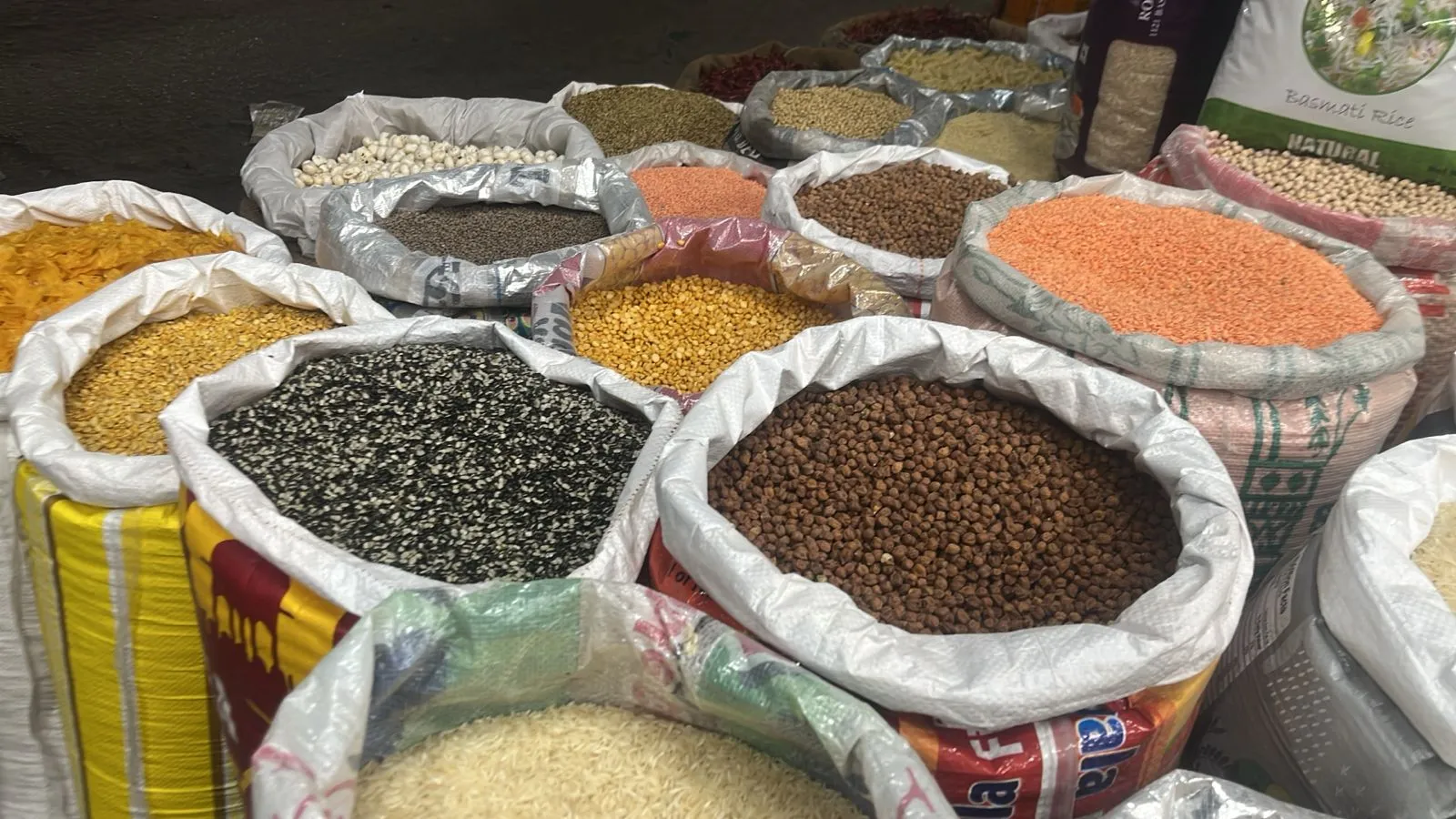 Bareilly news: महंगाई की मार, एकाएक उछले अंडा, दाल और ड्राई फ्रूट के भाव