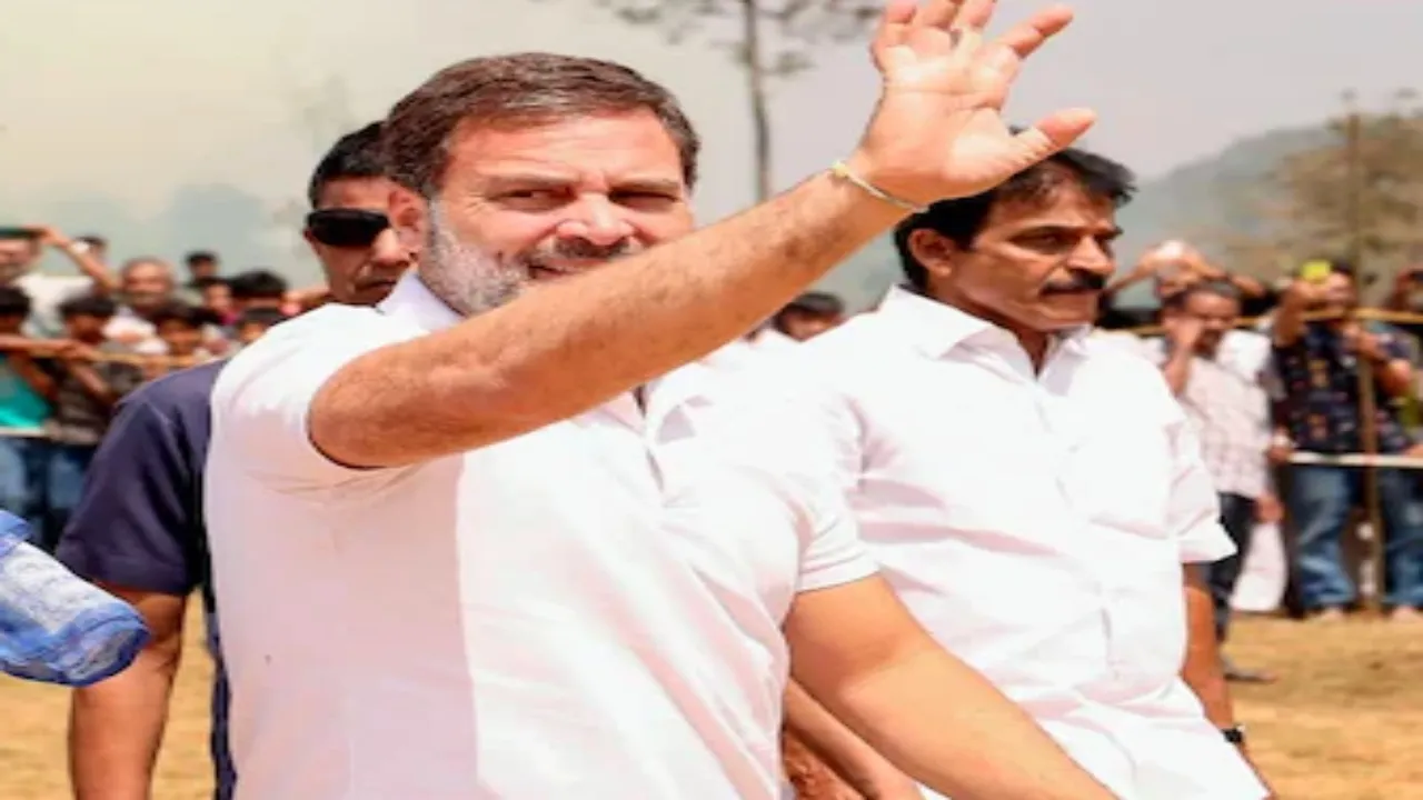 रायबरेली में हवन पूजन के बाद नामांकन करेंगे राहुल गांधी, पार्टी कार्यालय पर भारी भीड़    