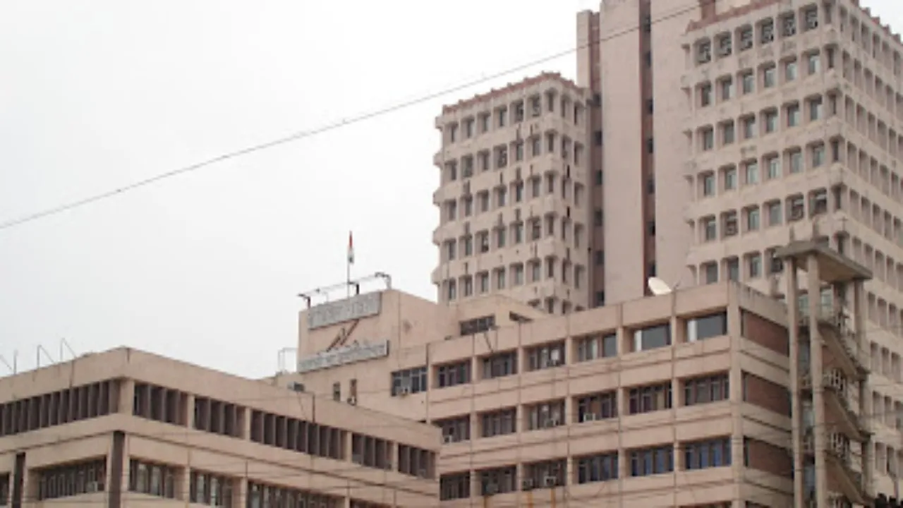 UPPCL पर कर्मचारियों को धमकाने और धनउगाही करने का आरोप, कर्मचारी संघ ने कहा-अवसाद में हैं वर्कर  