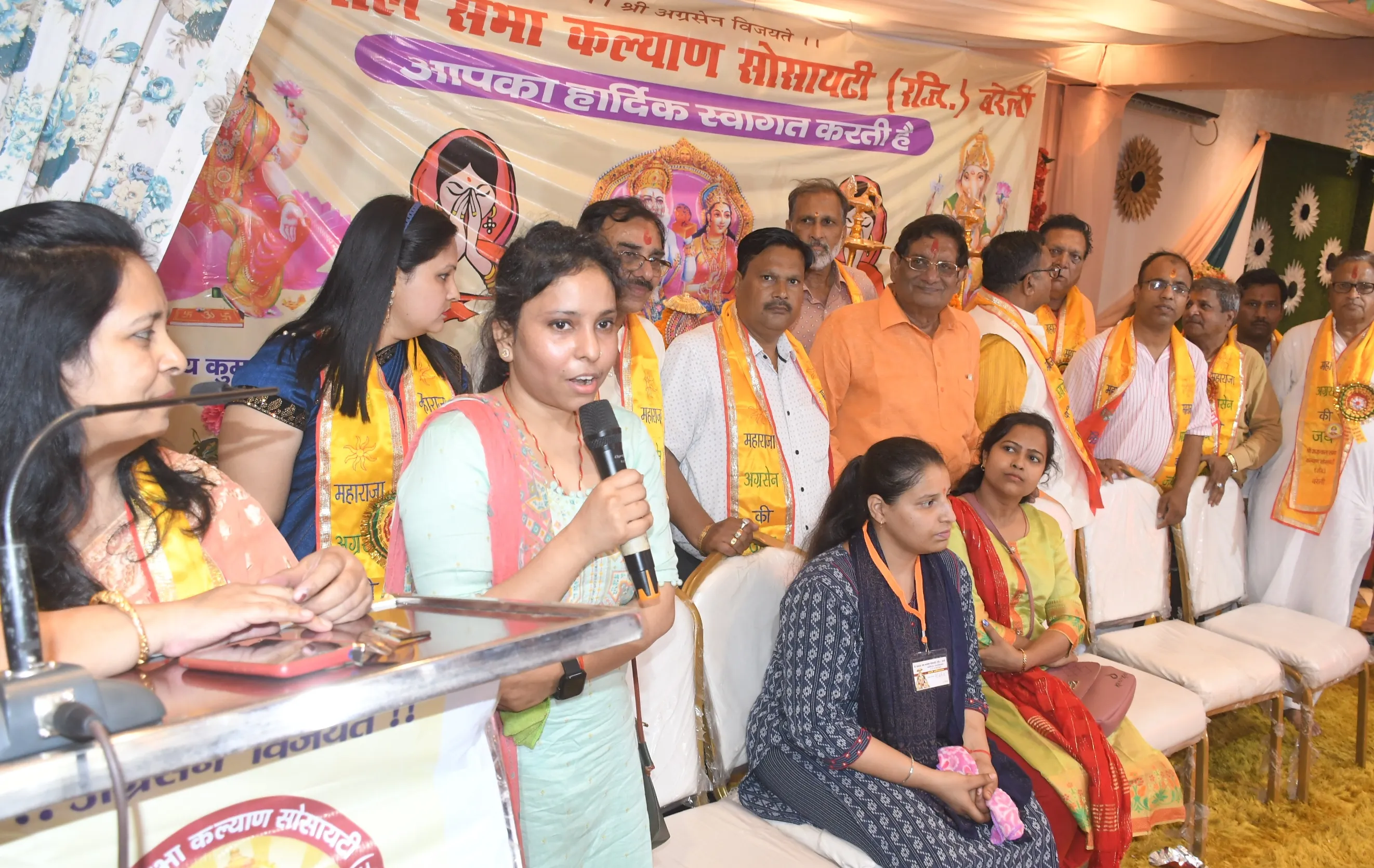 बरेली: पहले दिन चार सौ से ज्यादा युवक-युवतियों ने दिया परिचय, वैवाहिक पुस्तिका का भी विमोचन
